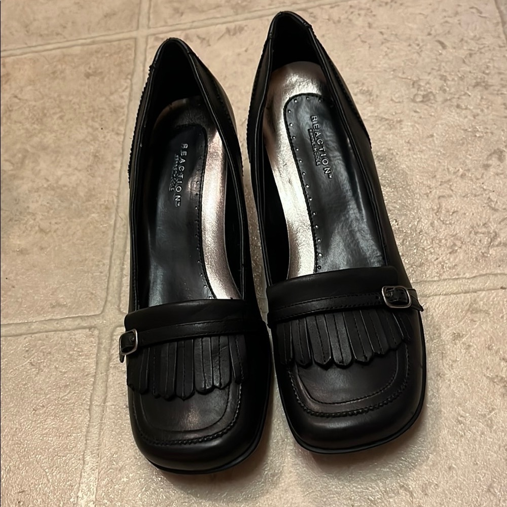 Kenneth Cole Reaction Black Heels with Block Heel and Glossy Finish